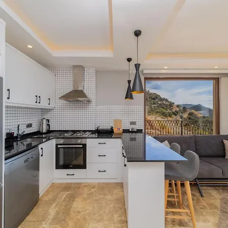 아파트 Fully Furnished Flat With Sea View In Antalya 카스